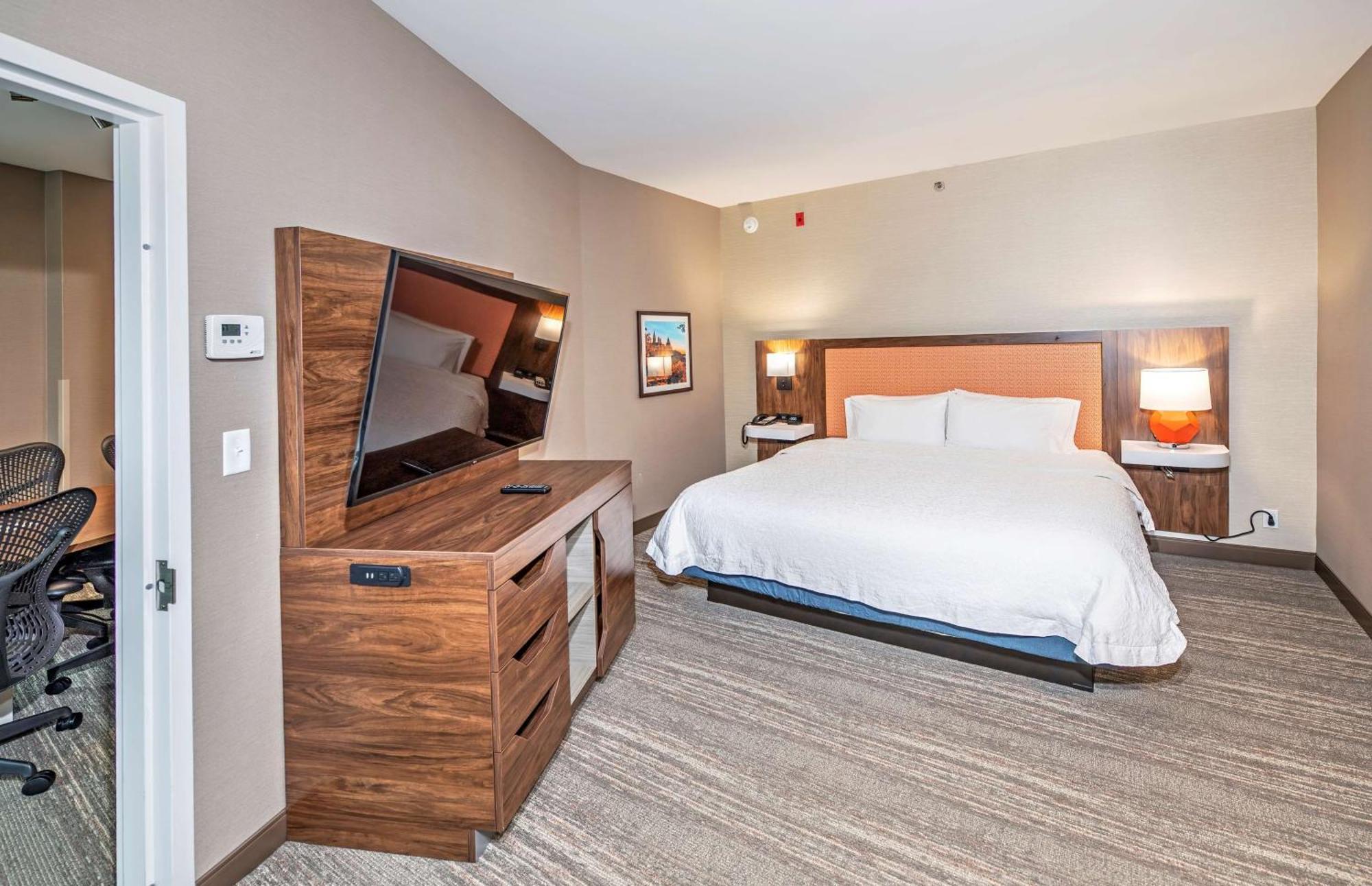 Hotel Hampton By Hilton 3*